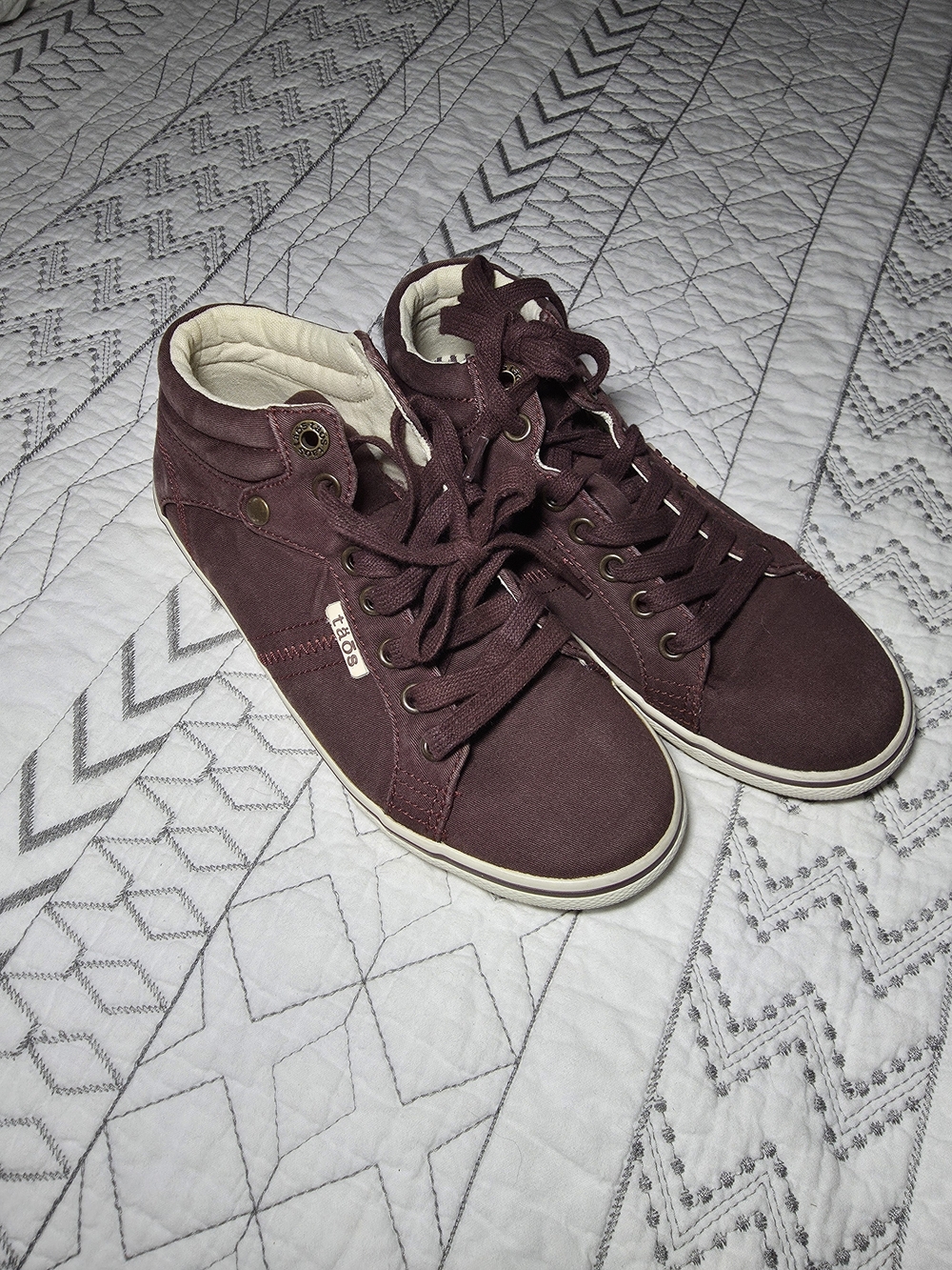 Taos Footwear Women's High-Top Sneakers in Plum